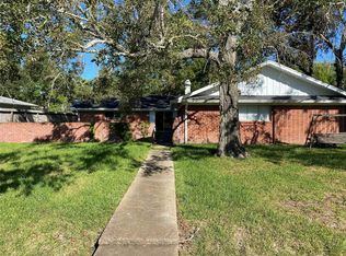 5119 Bayou Dr, Dickinson, TX 77539