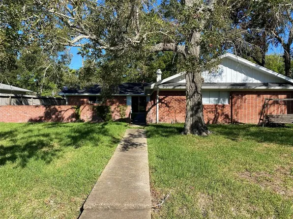 5119 Bayou Dr, Dickinson, TX 77539