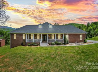 26 Willie Ln, Weaverville, NC 28787
