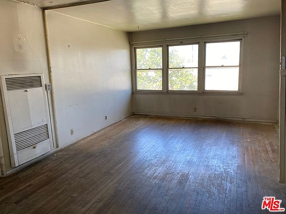 3rd image of 3320 3/4 W 76th St #3/4