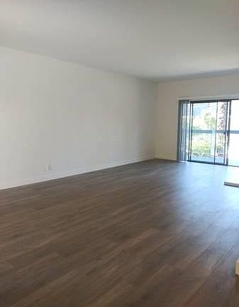 5th image of 12840 Moorpark St #104