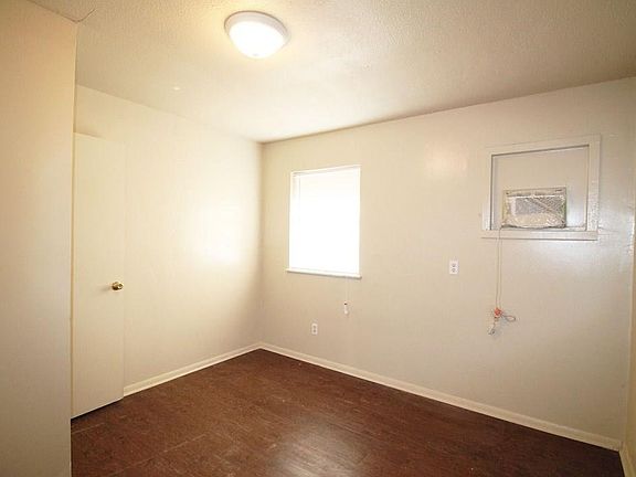 5th image of 1103 N Carol Ln APT C