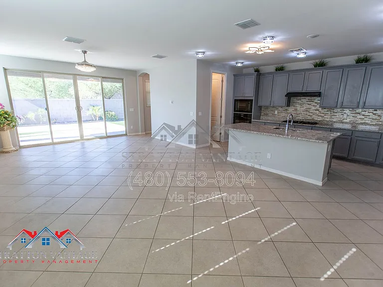 15244 W Moreland St — Photo 13
