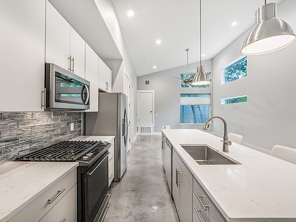 4th image of 505 W Odell St