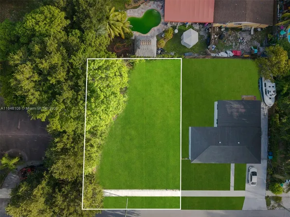 2940 NW 169th Ter, Miami Gardens, FL 33056