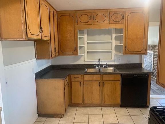 3rd image of 267 Meadowbrook Dr