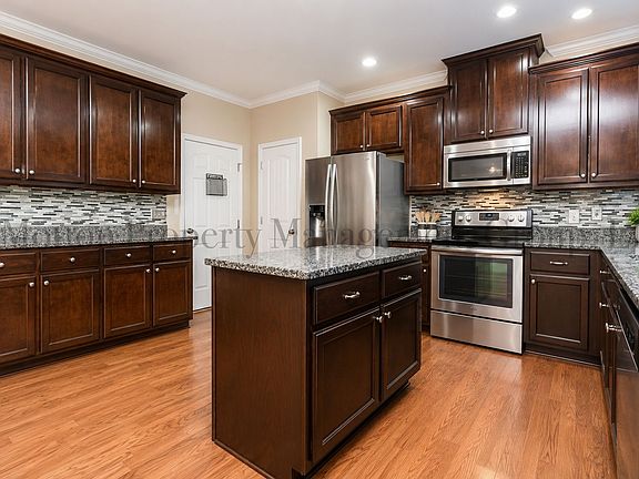 3rd image of 344 Mary Dr