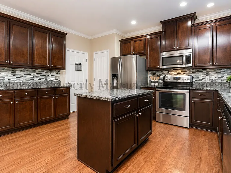 344 Mary Dr — Photo 3