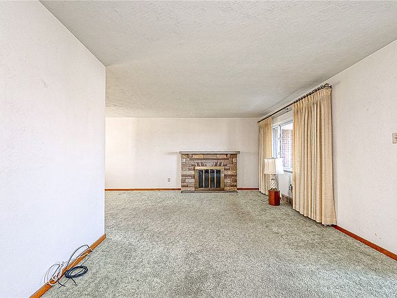 2nd image of 211 Oberdick Dr