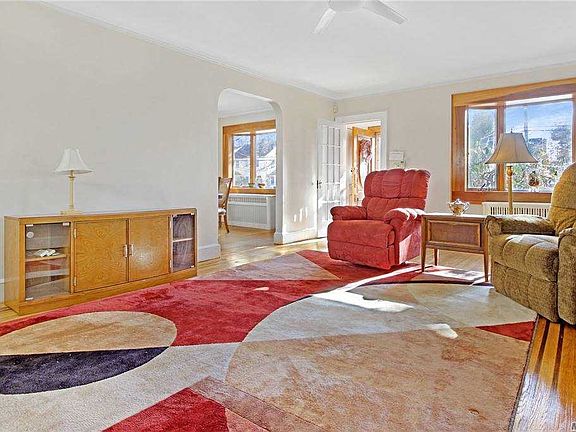 4th image of 34 Roosevelt St