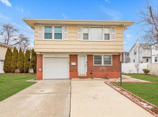 1675 Westmoreland Rd, Merrick, NY 11566