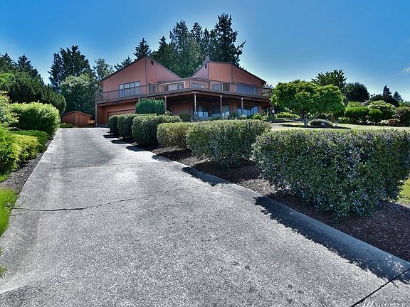 5th image of 3541 Sarann Ave E