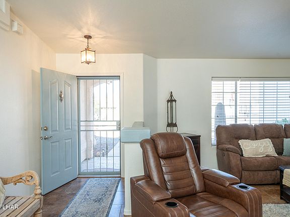 4th image of 3382 Hilldale Dr