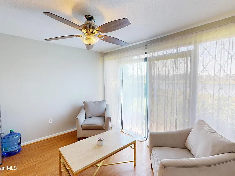 216 Country Club Dr — Photo 5