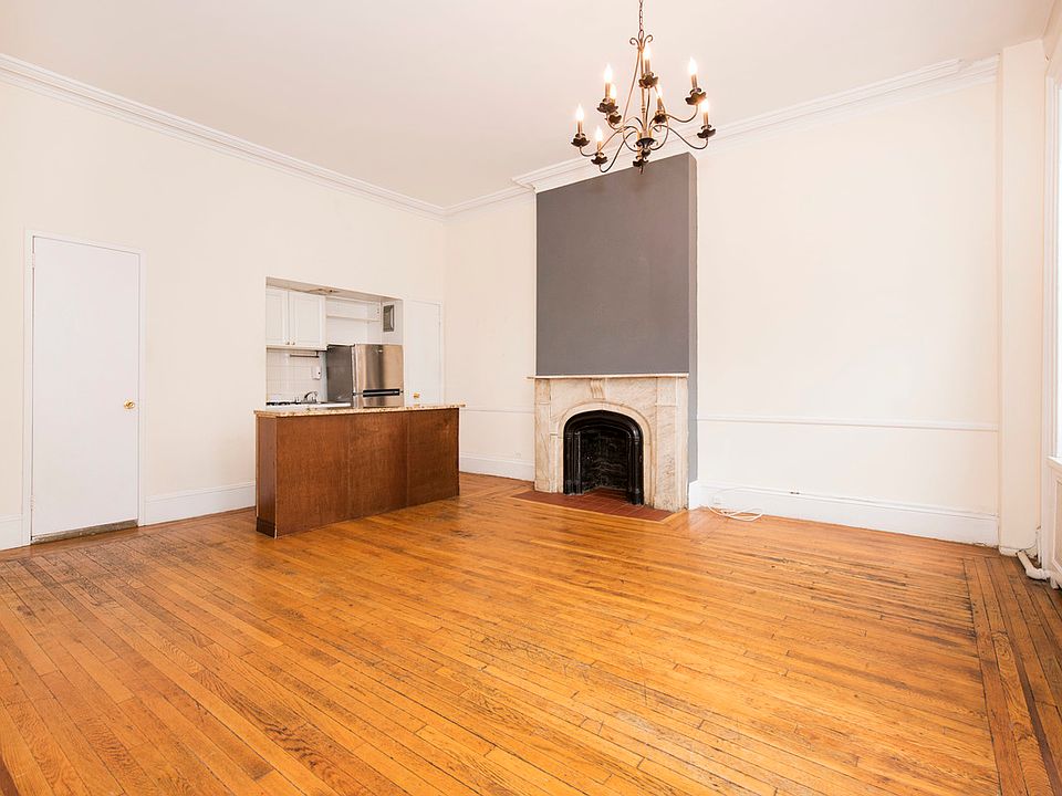 1st image of 250 W 14th St Floor 2