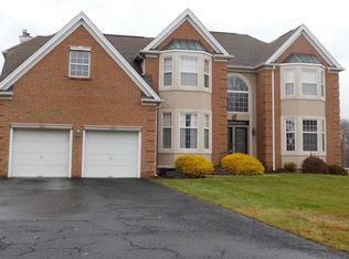 12 Iris Cir, Manalapan, NJ 07726