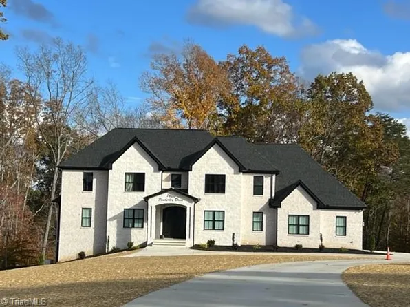 7600 Pemberley Dr, Oak Ridge, NC 27310