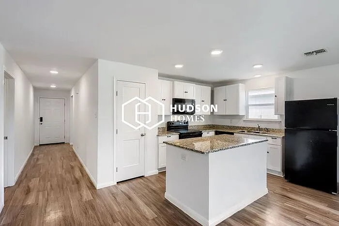 1722 Beacon St — Photo 5