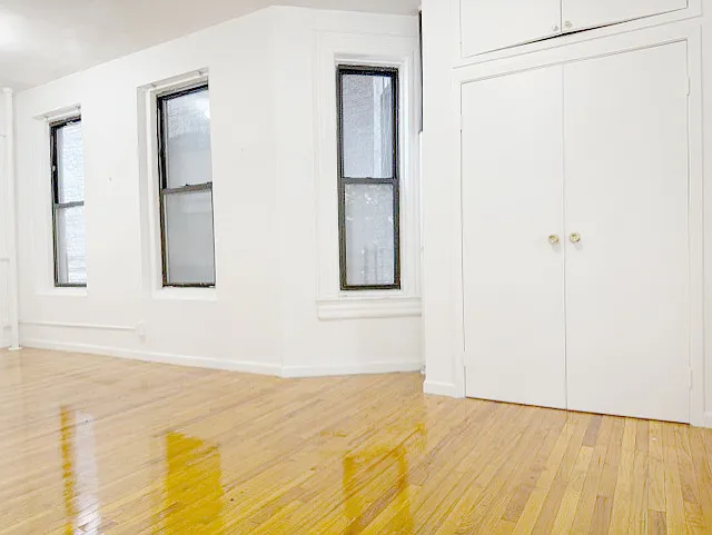 229 E 25th St #1B — Photo 2