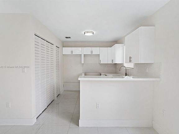 5th image of 1530 NE 154th St