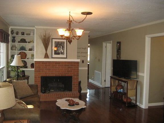 2nd image of 722 W Oak Dr