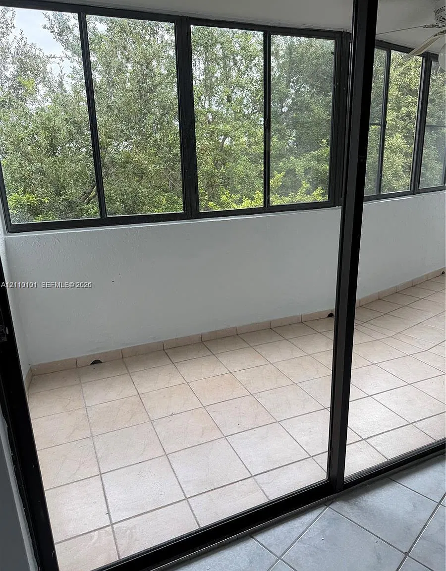 Kendall Gate Condo — Photo 4