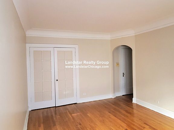 3rd image of 1920 W Morse Ave APT 1S
