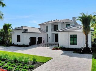 686 S Golf Dr, Naples, FL 34102