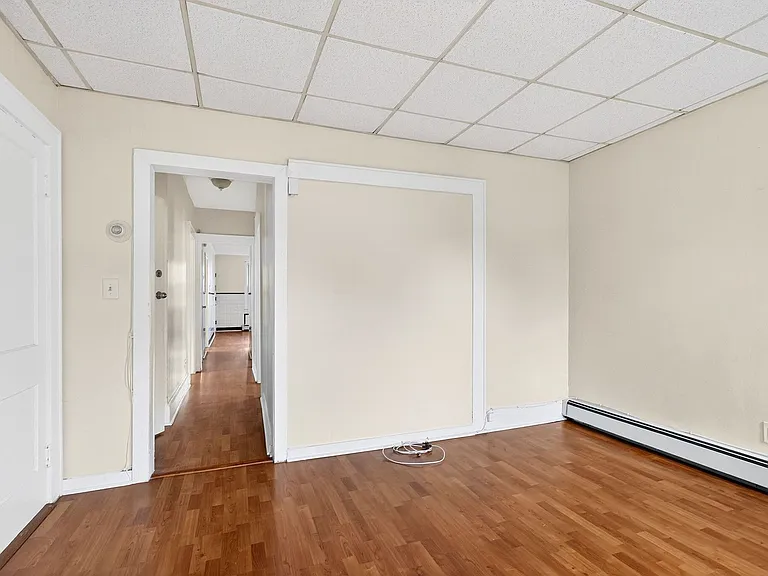 49 Welland Ave — Photo 10