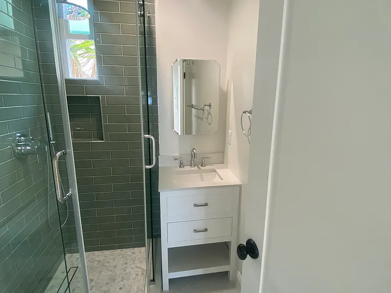 2410 Palm Dr #B — Photo 11