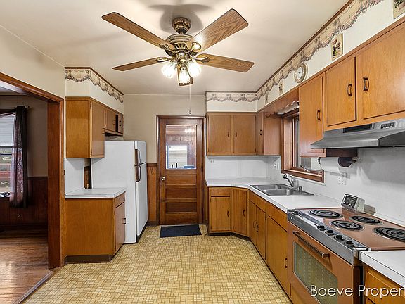 4th image of 2823 Coit Ave NE