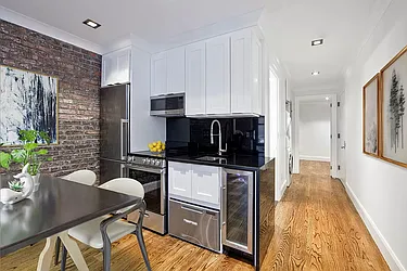 Rented by R New York