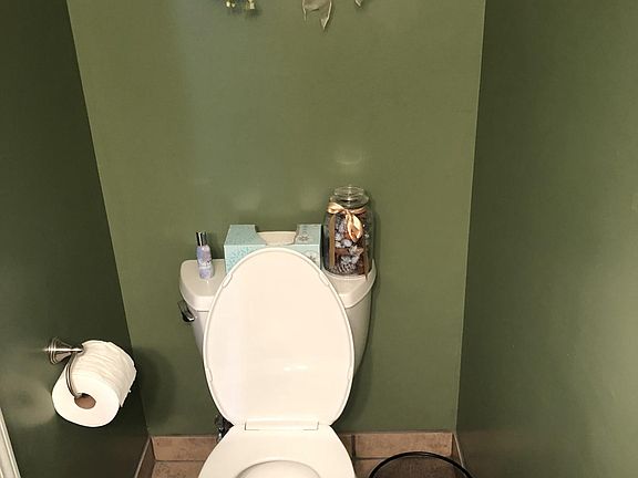 5th image of 5715 York Dr