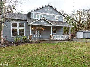 242 Indian Point Ln, Glide, OR 97443