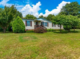 689 Easome Rd, Hurt, VA 24563