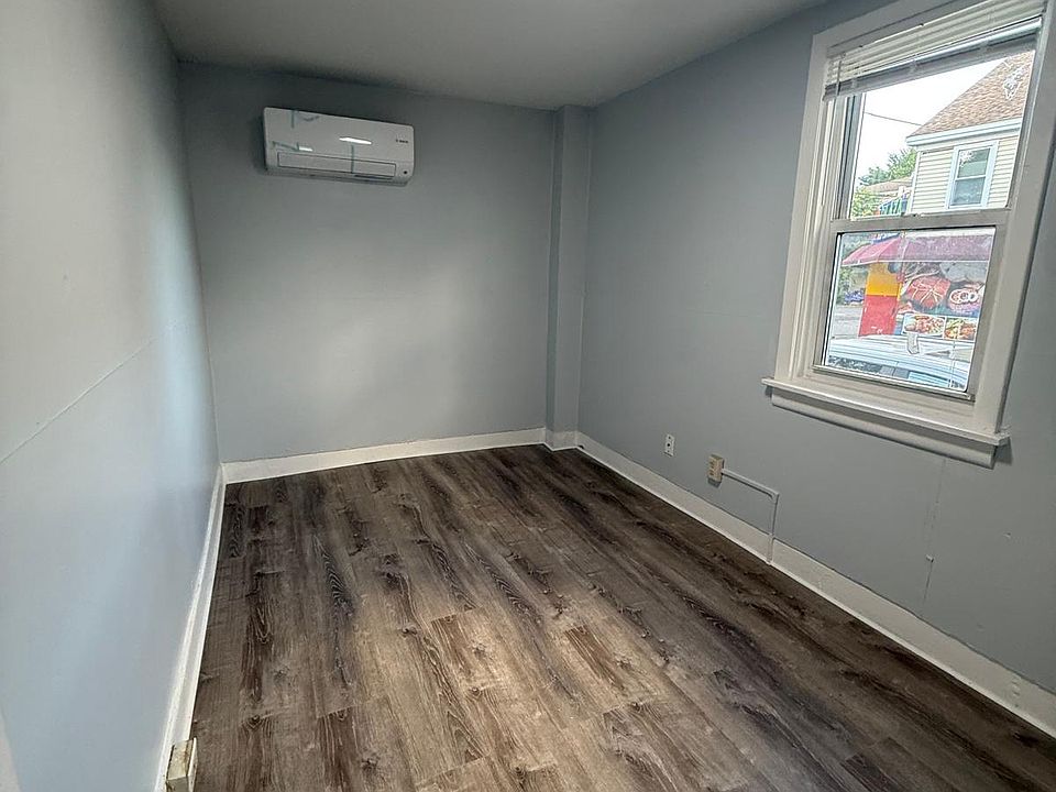 1st image of 170 Arnold St #1F