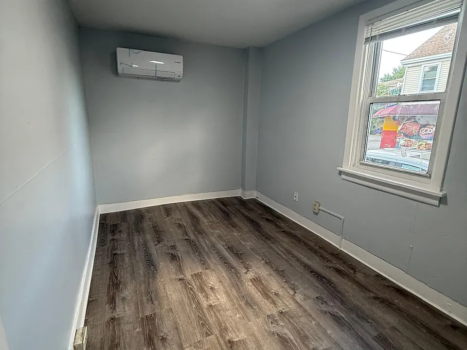 170 Arnold St #1F