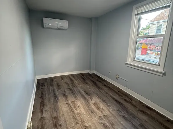 170 Arnold St #1F, Woonsocket, RI 02895