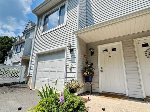 69 Northwest Drive APT 7, Plainville, CT 06062