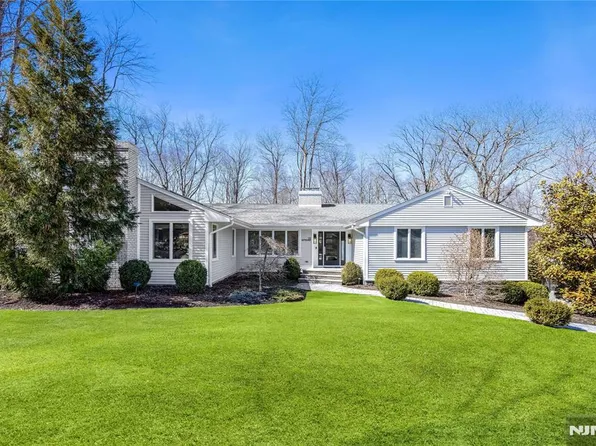 19 Ivy Pl, Upper Saddle River, NJ 07458