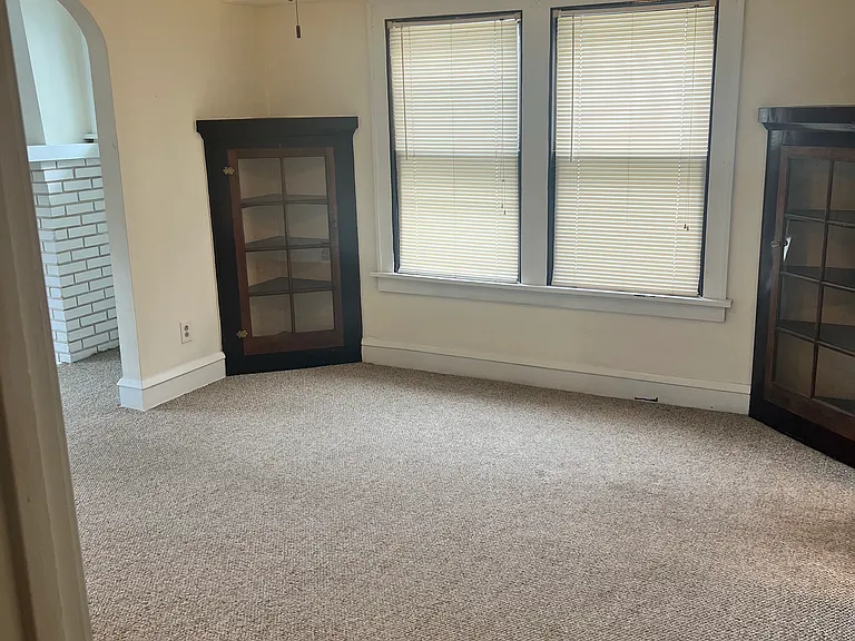 1590 Victoria Ave #2 — Photo 5