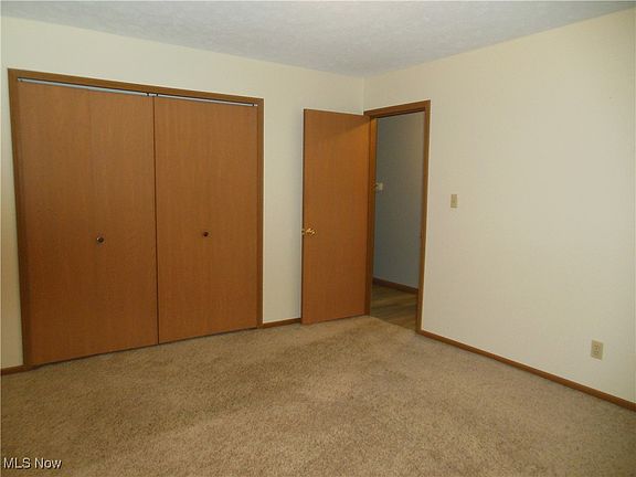 5th image of 130 Royal Crest Dr Unit I