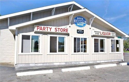 1st image of 8036 N Clare Ave