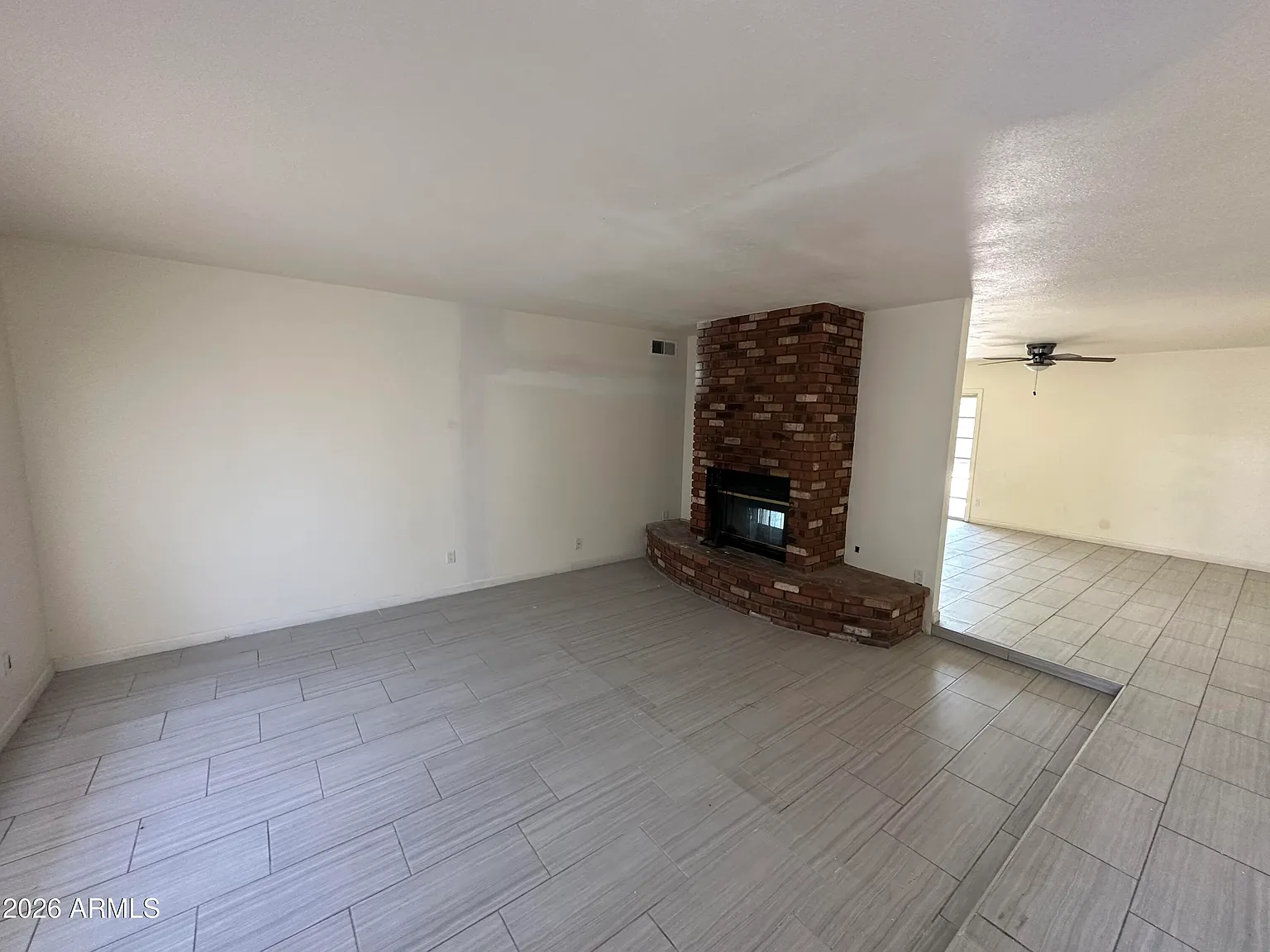 4 bed, 2.0 bath, 1999 sqft, $2,100 — Photo 2