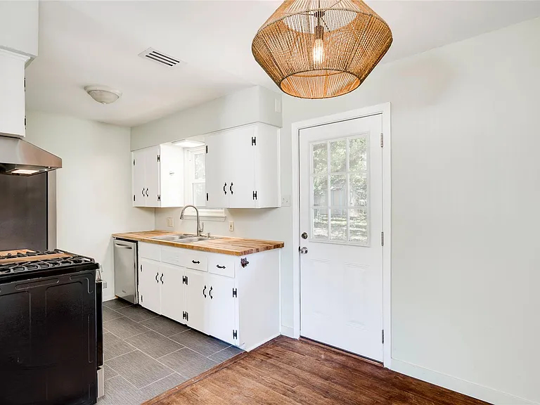 1707 Overhill Dr — Photo 8