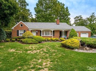 15 Surrey Ln, Colonia, NJ 07067
