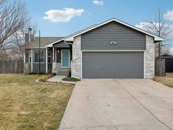 620 S Country Lakes Cir, Haysville, KS 67060