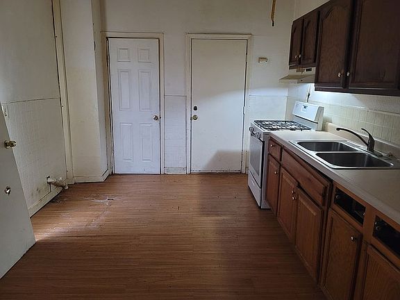 3rd image of 2136 Oakdale Ave