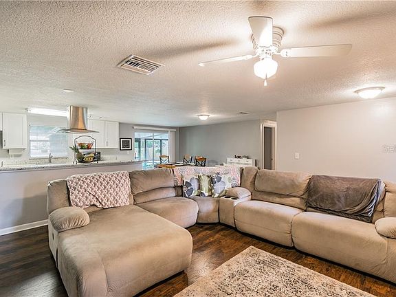 4th image of 722 Green Cove Dr