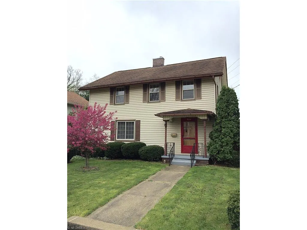 206 Bachtel St SE photo 1